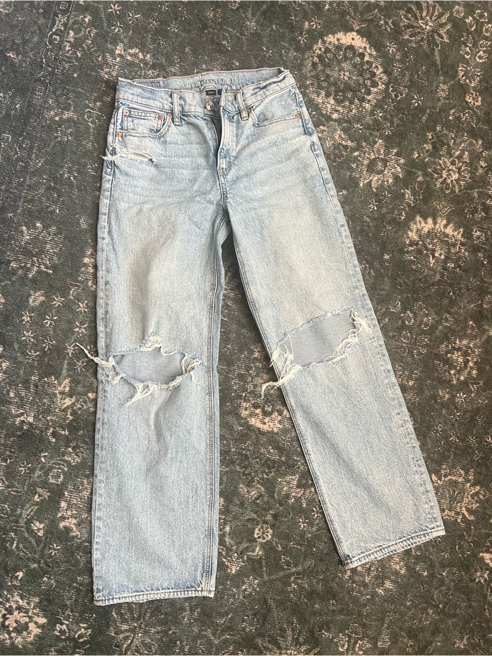American Eagle Stovepipe Light Wash Distressed Straight-Leg Jeans Size 2